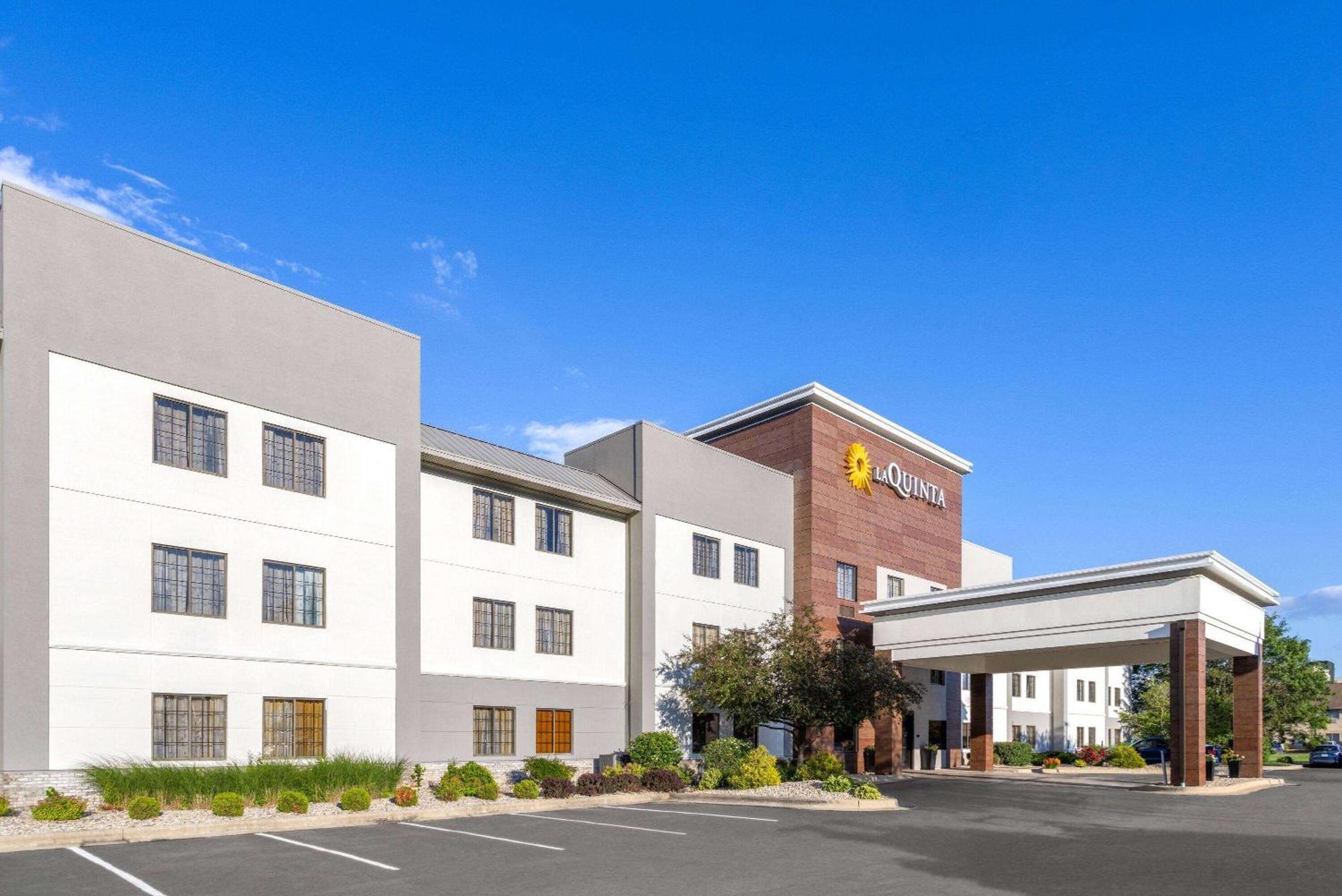 La Quinta By Wyndham Kokomo Hotel Exterior photo