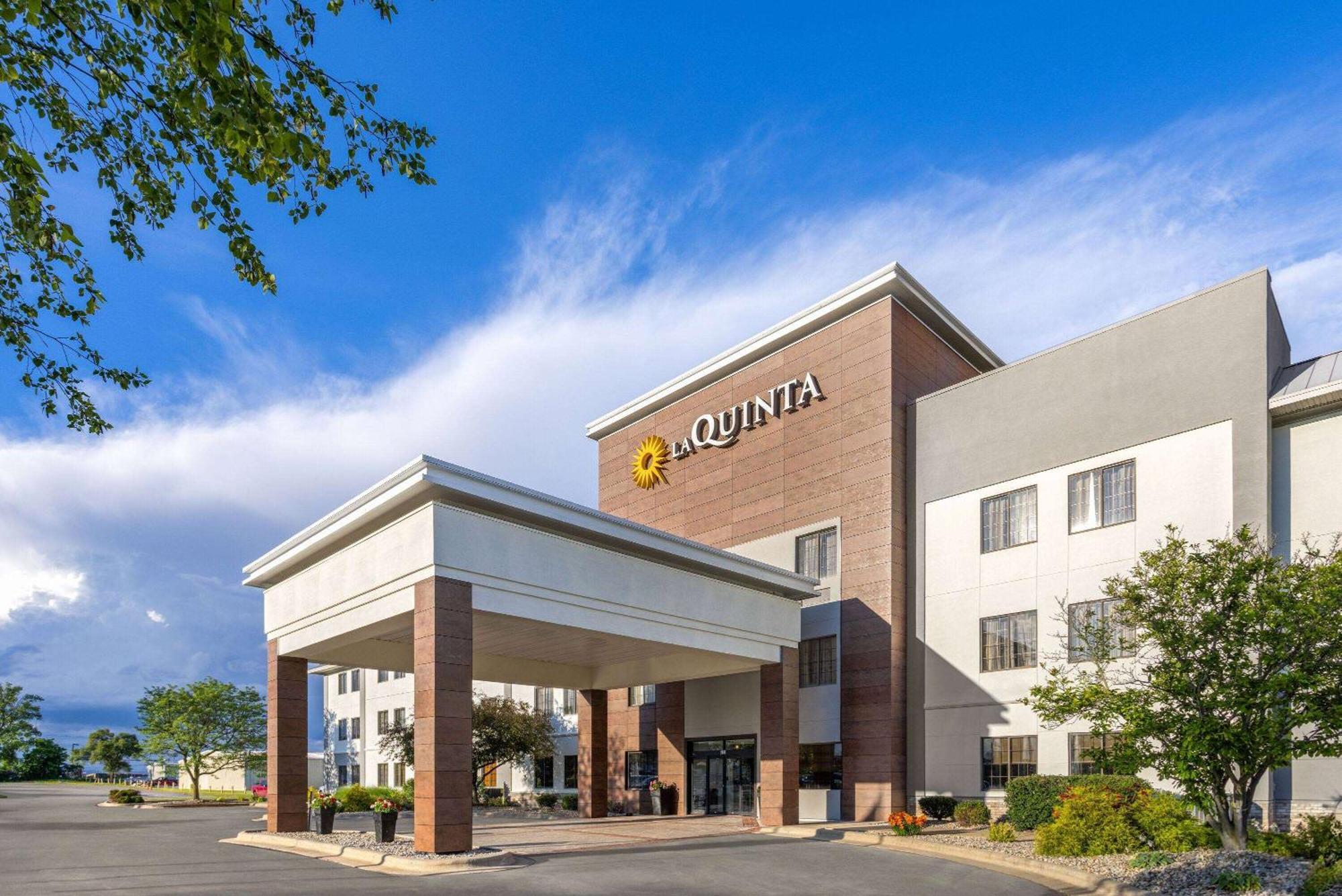 La Quinta By Wyndham Kokomo Hotel Exterior photo